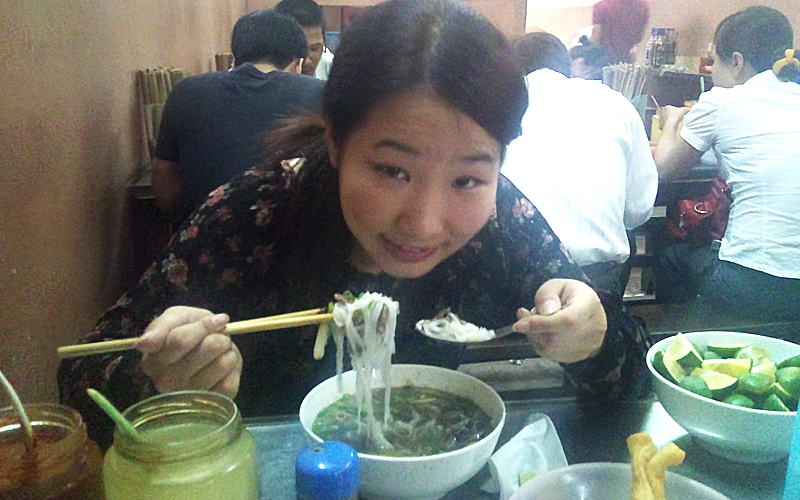 TNKスタッフ PHOを食べる