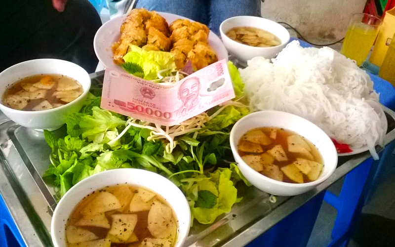 ブンチャー（BUN CHA）50,000VND（約250円）【ハノイ名物のつけめん！】