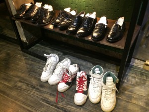 メイヘムサイゴン スニーカー