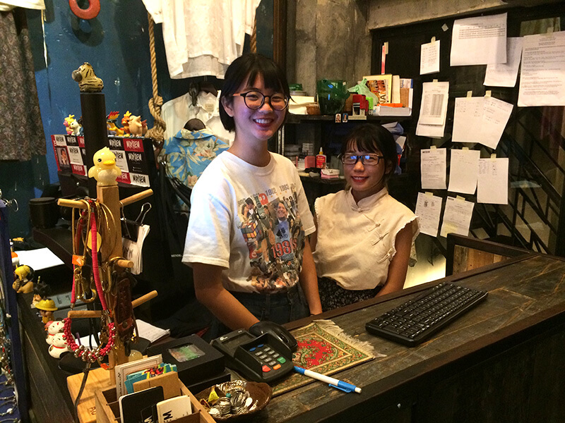 メイヘムサイゴン　女性店員