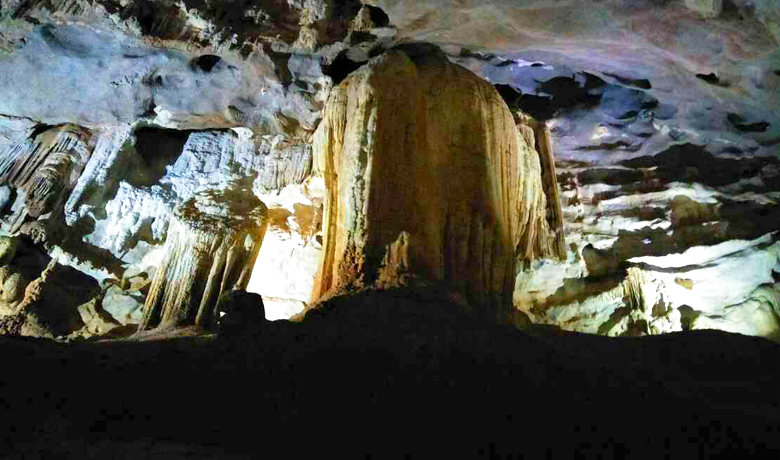 フォンニャ洞窟の奇怪な鍾乳洞