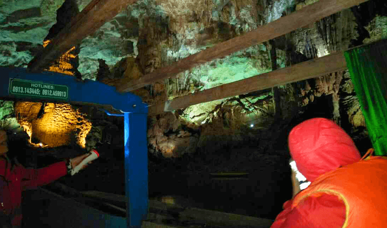 フォンニャ洞窟の中