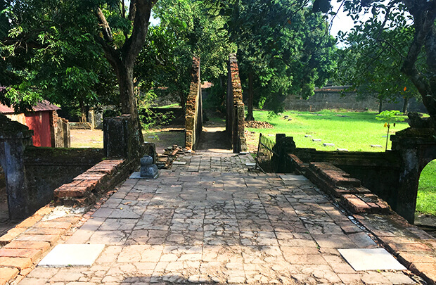 トゥドゥック帝廟の庭
