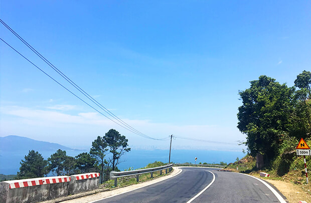 ハイヴァン峠の道