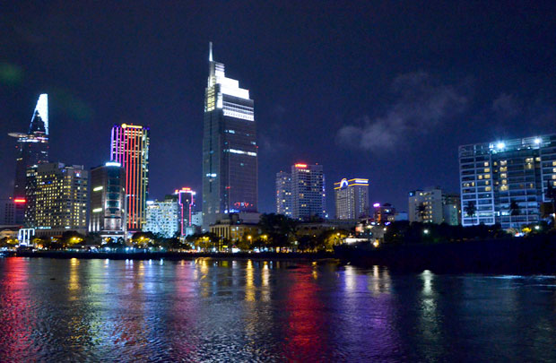 ボンサイ号からのホーチミンの夜景