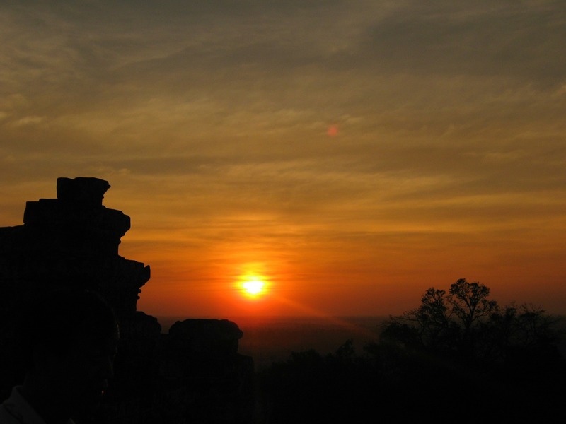 シェムリアップでオススメの夕日鑑賞スポットをご紹介します アンコールワット編 ベトナム旅行とベトナム情報 アンコールワット旅行とアンコールワット情報