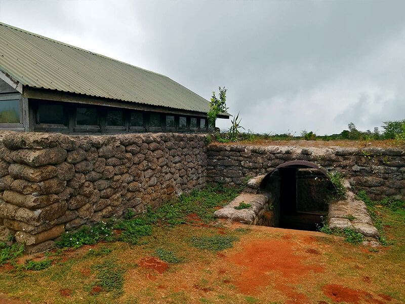 ケサン基地の塹壕 - フエからベトナム戦争時代の国境地帯 DMZ(非武装地帯)ツアーに参加してきた。