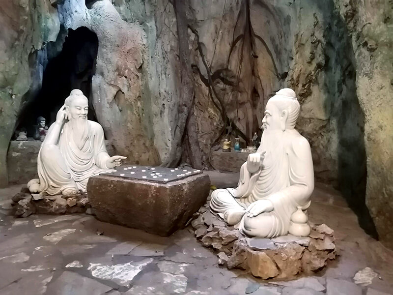タンチョン洞窟の像- ダナン観光の定番「五行山」パーフェクトガイド | 行き方、入場料、所要時間など