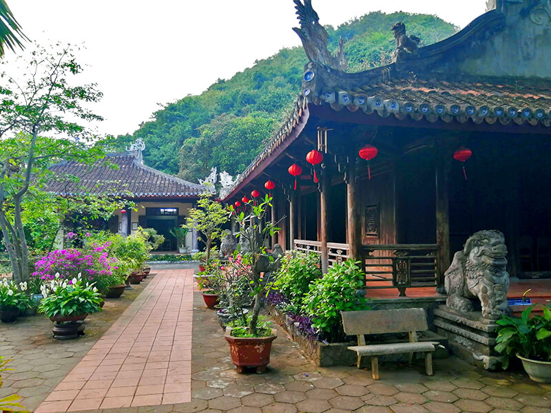 タムタイ寺 - ダナン観光の定番「五行山」パーフェクトガイド | 行き方、入場料、所要時間など