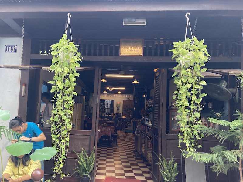 疲れたらカフェで休憩を
