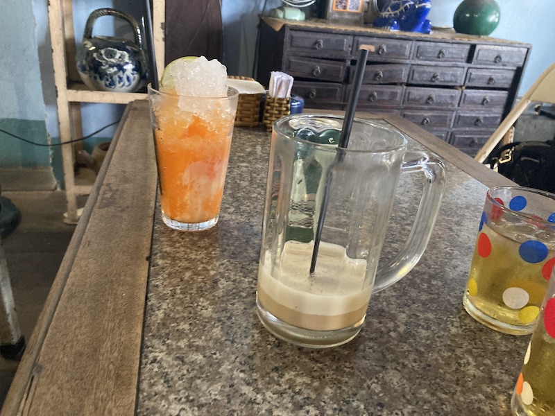 カフェ巡りを楽しむ