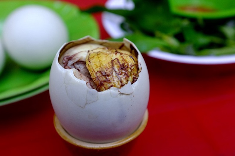 孵りかけ卵 ベトナムのゲテモノ