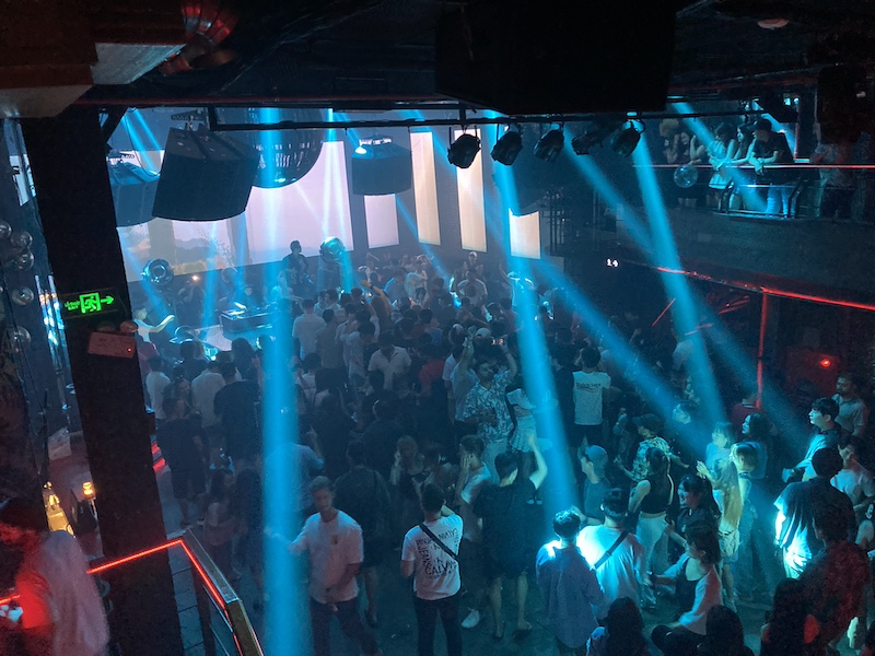 プラスチックの椅子