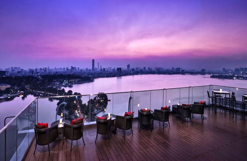 サミットラウンジ