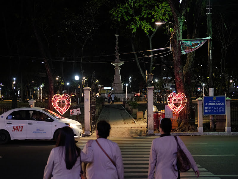 交通量が多すぎる交差点のど真ん中にある公園『Fuente Osmena』 セブシティ中心部のおすすめ観光地・ディープなスポット