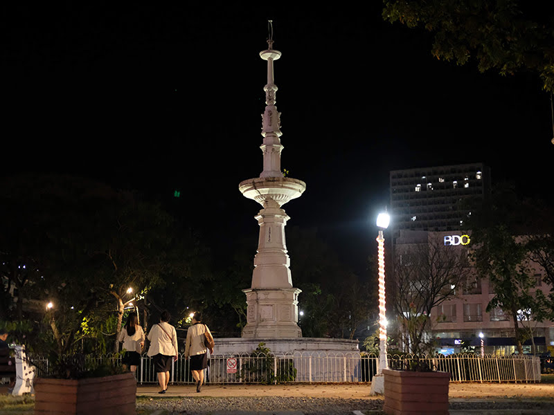 交通量が多すぎる交差点のど真ん中にある公園『Fuente Osmena』 セブシティ中心部のおすすめ観光地・ディープなスポット