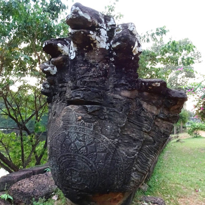 バコン遺跡の蛇神ナーガ