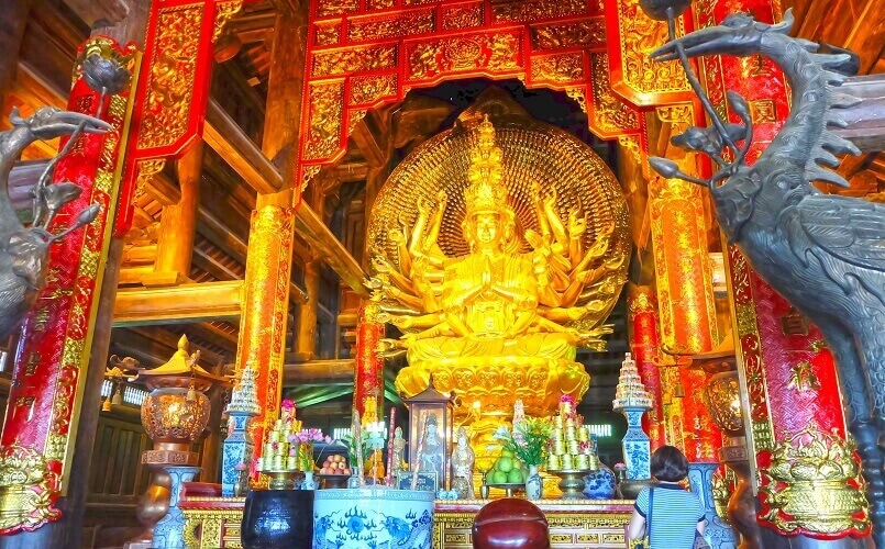 ベトナム北部のニンビン省にあるバイディン寺のお釈迦様の像