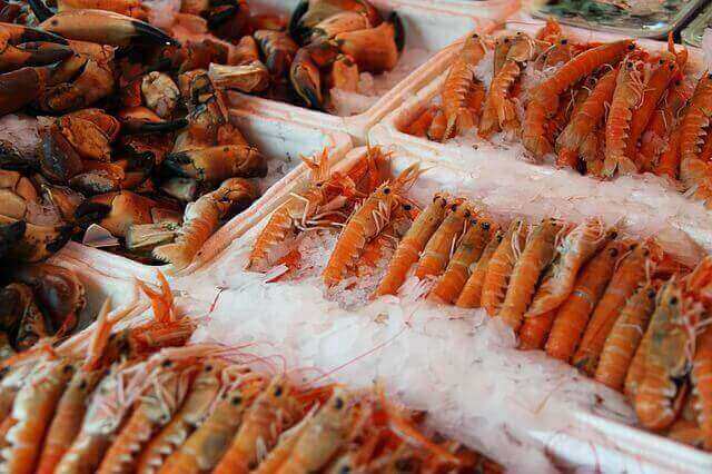 ベトナム北部の世界遺産ハロン湾で獲れる新鮮な海産物