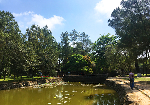 ミンマン帝廟の三日月池