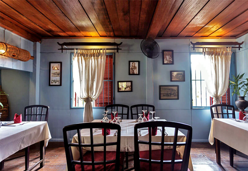 築80年の美しい木造住居を改装したレストランindochineindoの店内