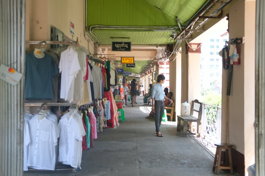 ヤンゴン地元民にも人気のマーケット「ボージョー アウン サン マーケット」