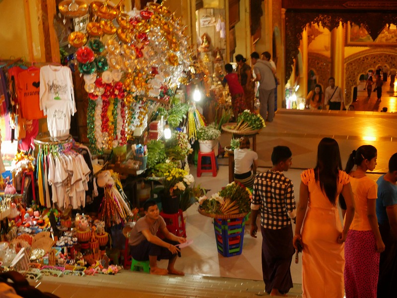 ミャンマー 寺院 服装、マナー タブー
