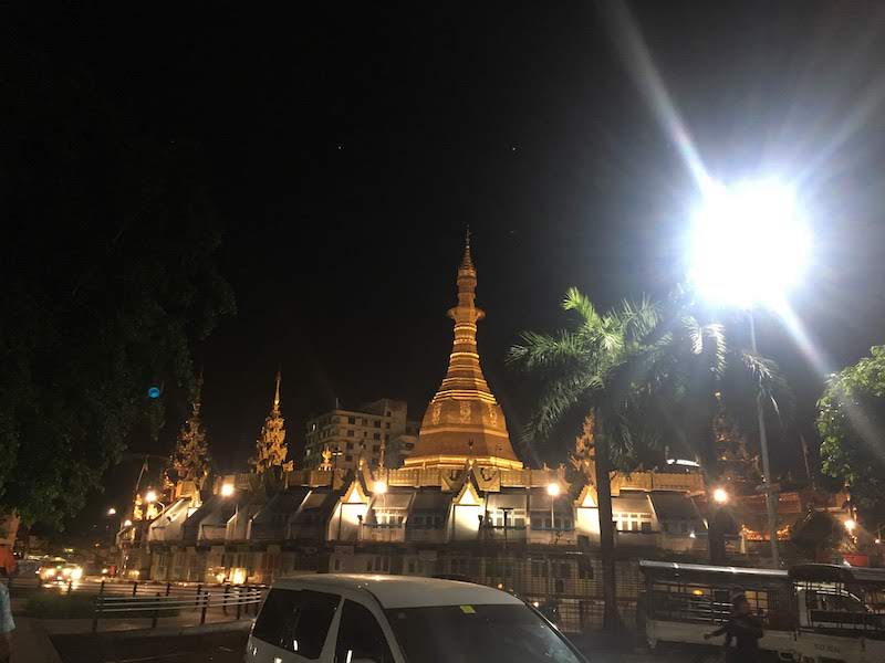 スーレーパゴダ ヤンゴンの夜の過ごし方