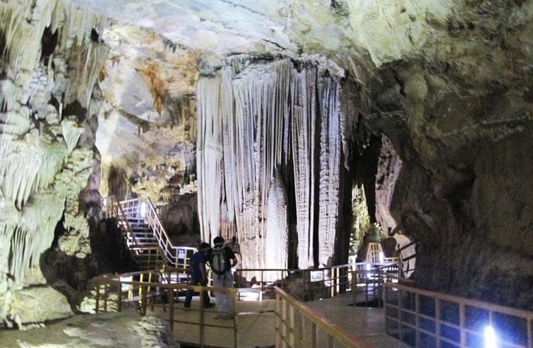 【貸切】《ベトナム最大の洞窟で幻想的な鍾乳洞を》フォンニャ洞窟 or 天国洞窟1日ツアー(フエ発)