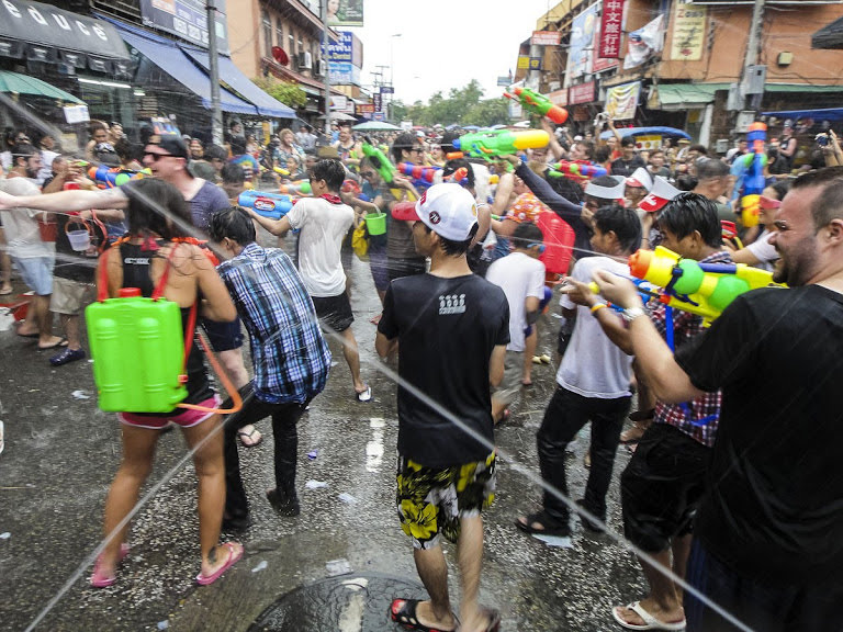 バンコクで水掛け祭り「ソンクラーン」を楽しもう！開催予定日、楽しみ方から注意点