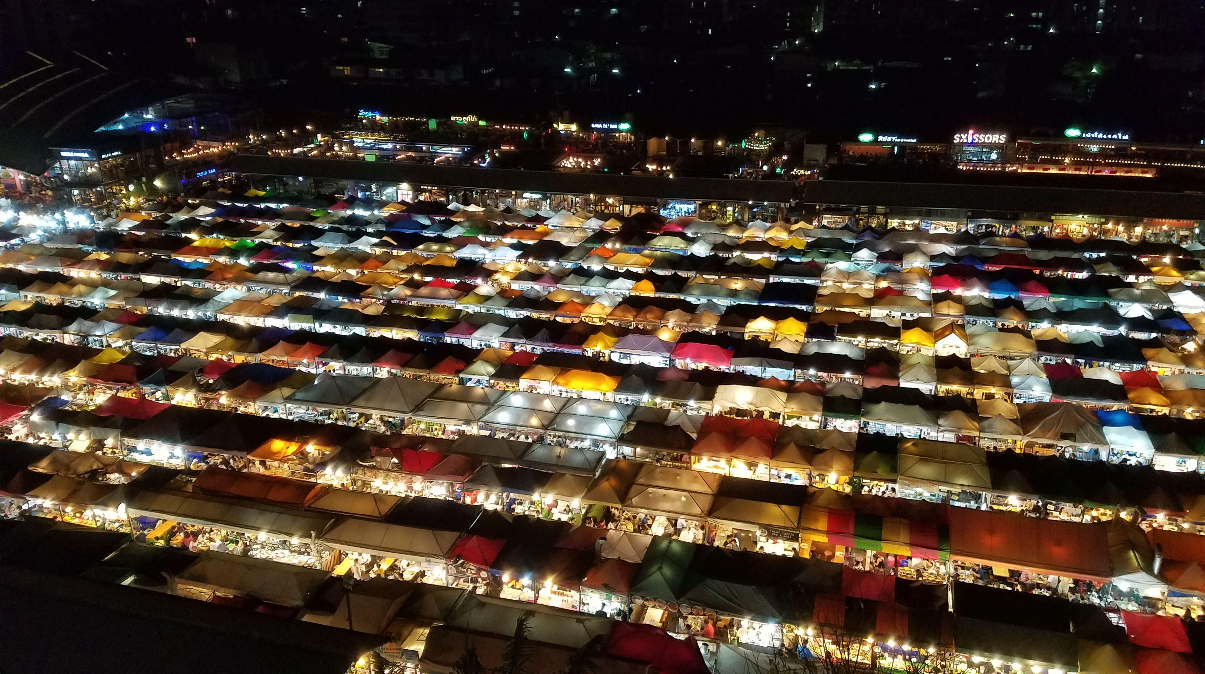 バンコクで夜遊び！フォトジェニックなナイトマーケット