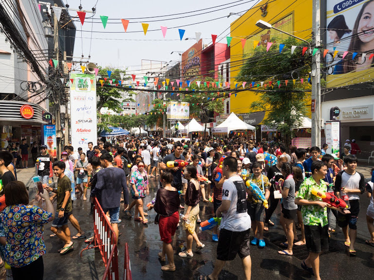 バンコクで水掛け祭り「ソンクラーン」を楽しもう！開催予定日、楽しみ方から注意点
