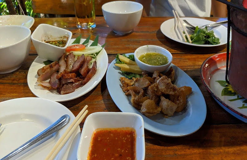 バンコクで肉料理を食べたい方へおすすめ ティーラープスーン コームーヤーン