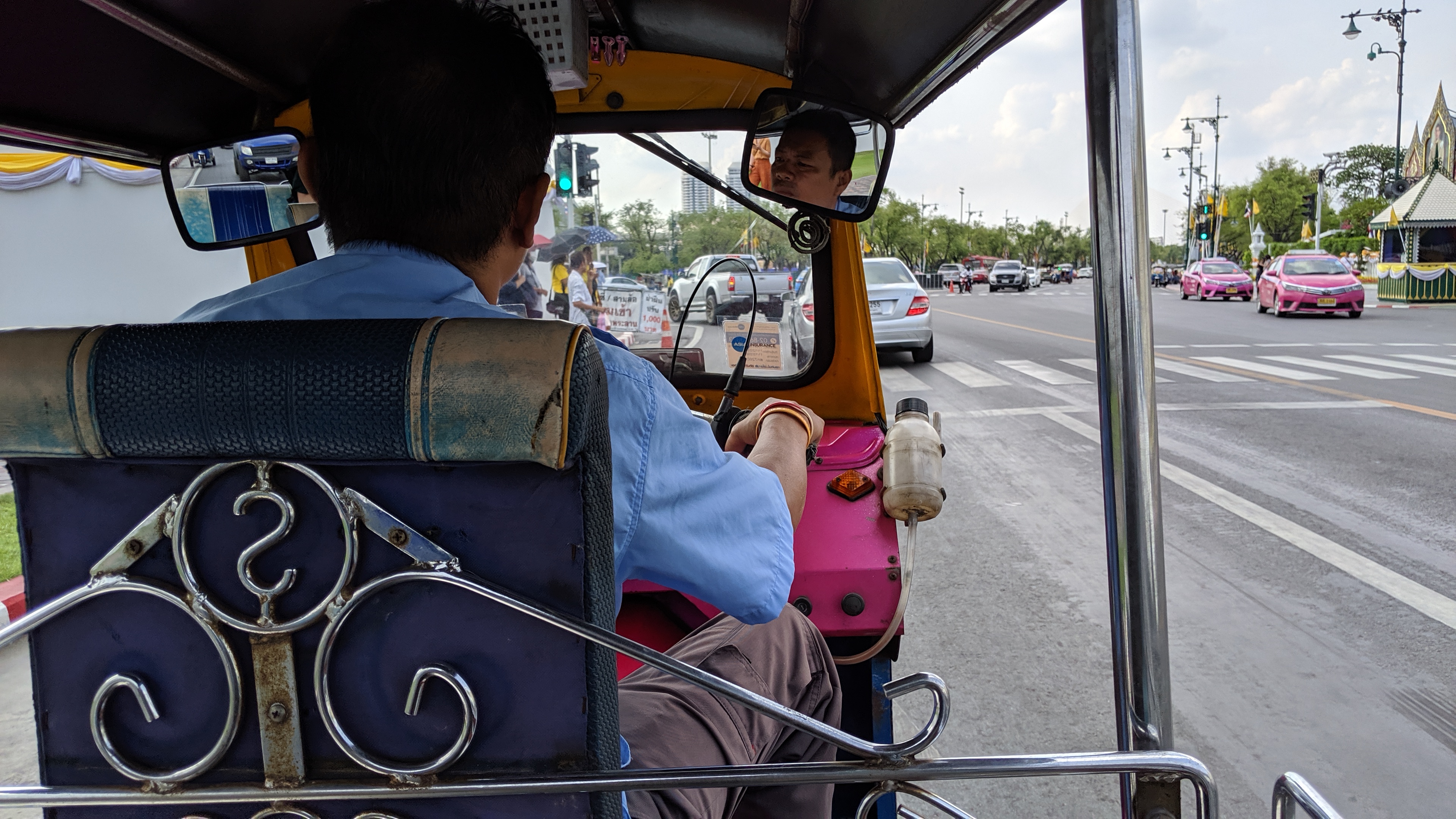 バンコクに行ったらトゥクトゥクに乗ろう！乗り方、注意点、ぼったくり、料金相場