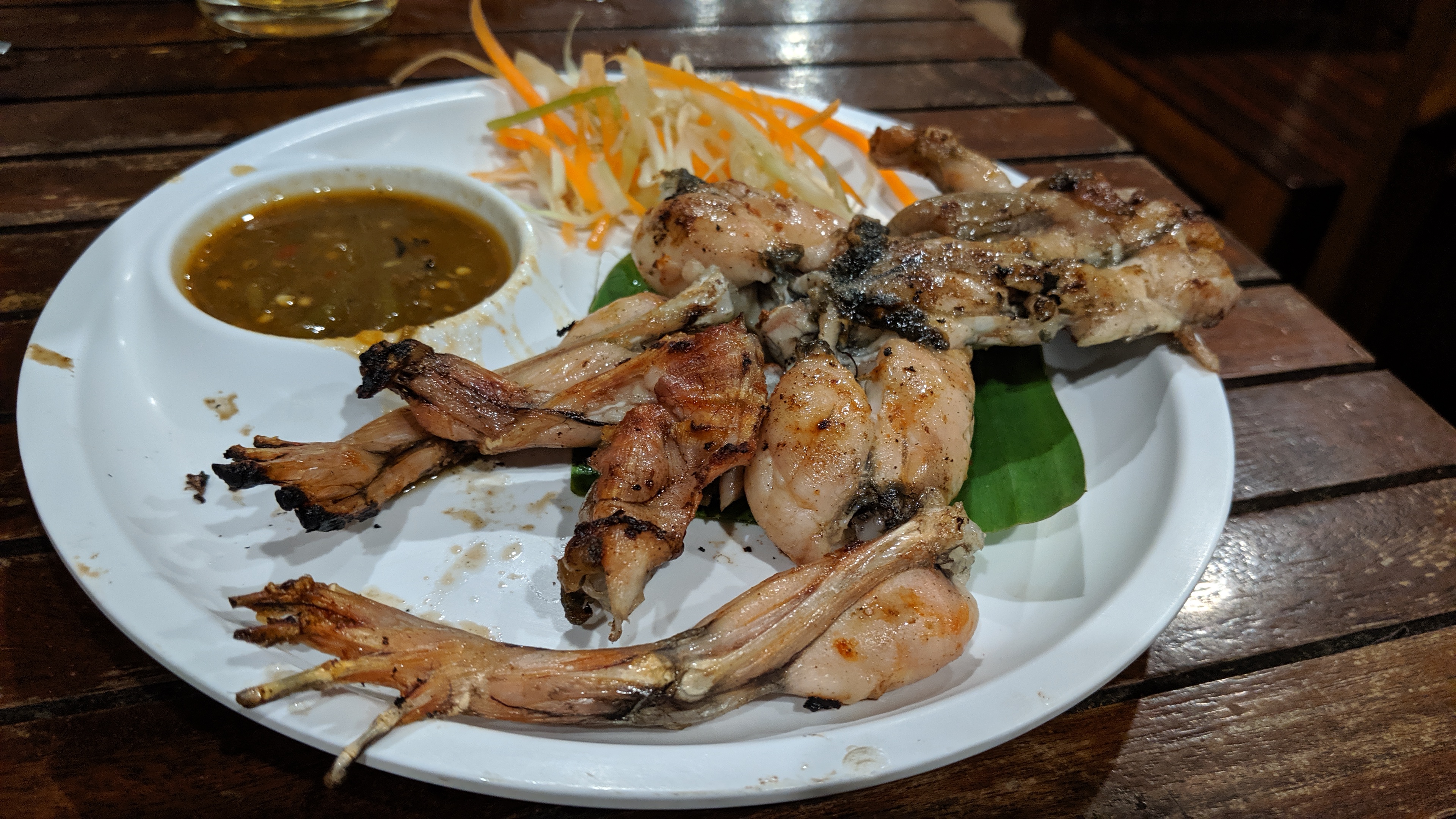 ローカルフード 東南アジアのローカルフードといえばカエル料理 バンコクで美味しいカエル料理が食べれるお店をご紹介 味はチキンにそっくり ント タイ バンコク旅行情報とレストラン スパ お土産 雑貨 生活情報など旅ライターがご紹介します