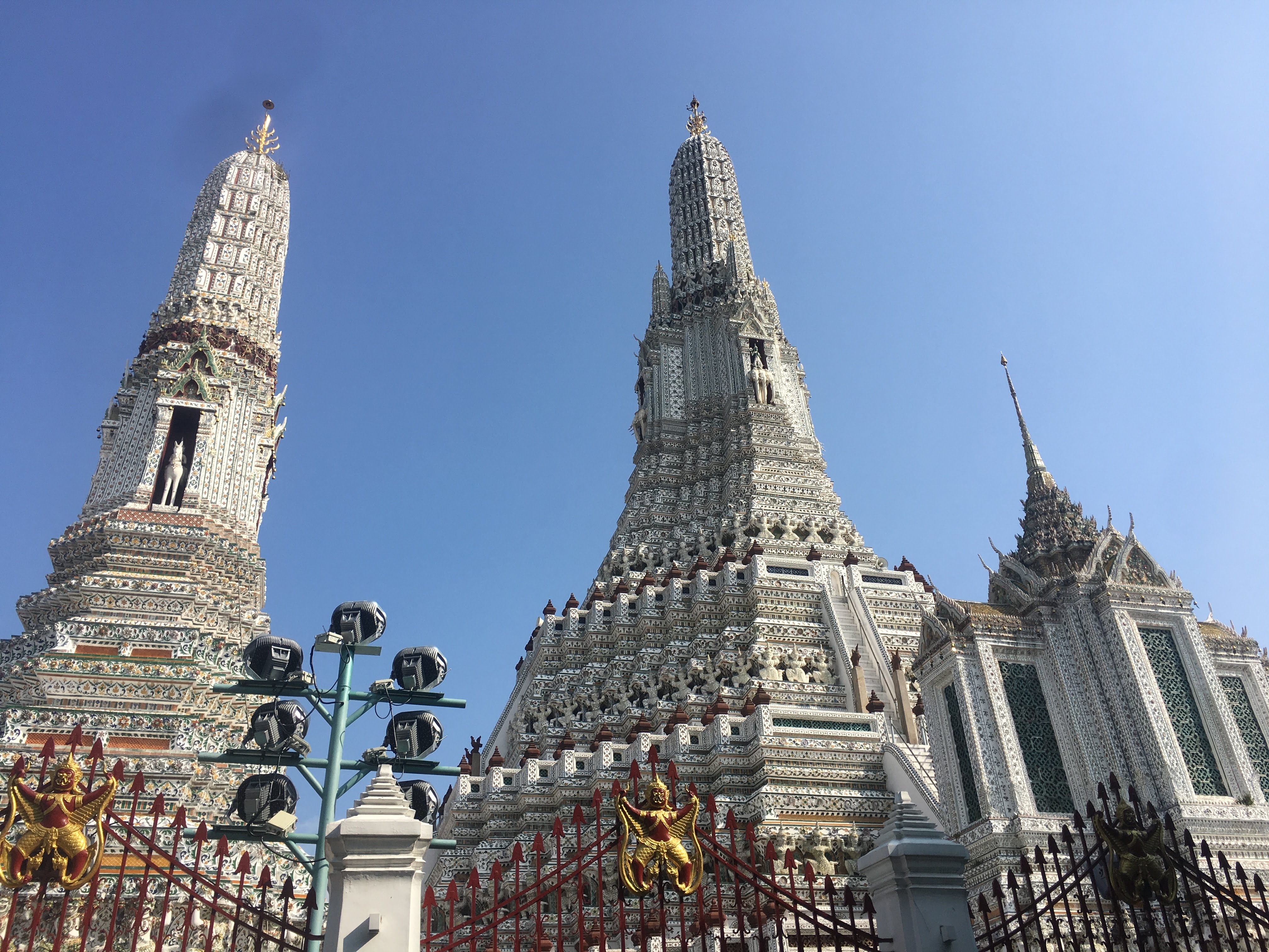タイの仏教文化を調べてみました。