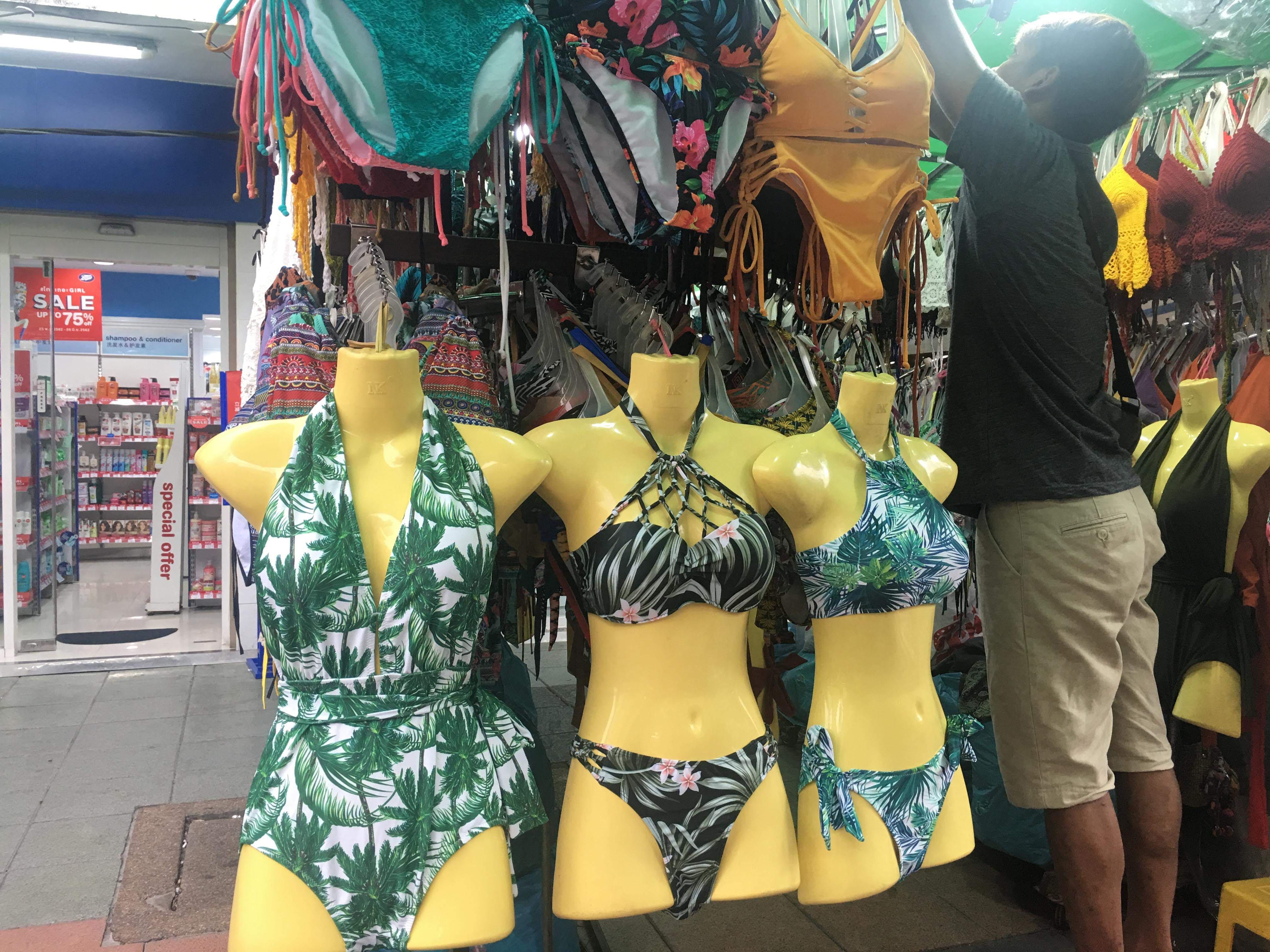 カオサン通り 水着をお得に現地調達！バンコクで可愛い水着が買えるお店