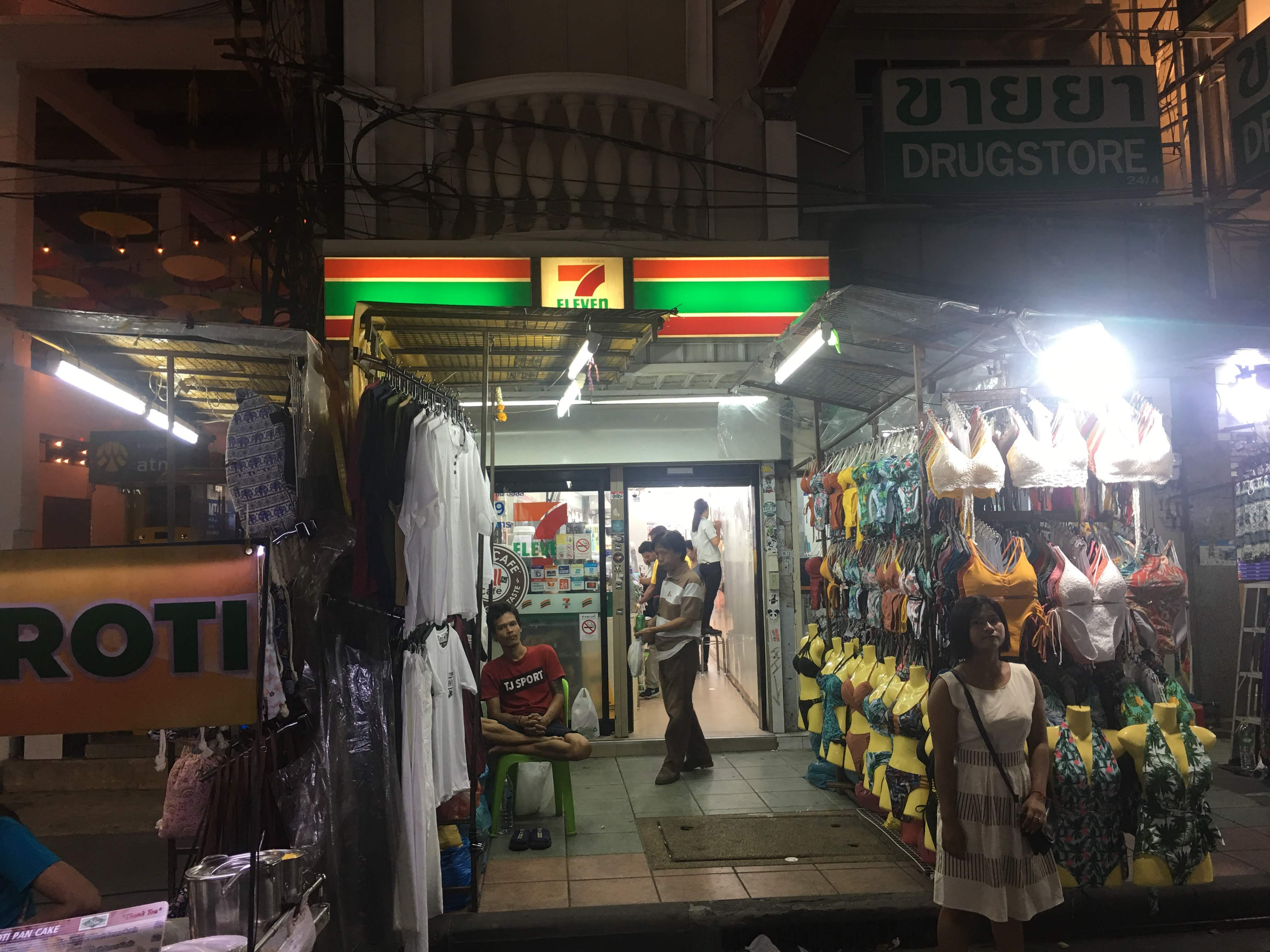 カオサン通り 水着をお得に現地調達！バンコクで可愛い水着が買えるお店