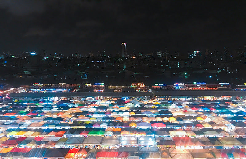タラート・ロットファイ・ラチャダー バンコクのおすすめナイトスポット 夜の遊び方から注意点