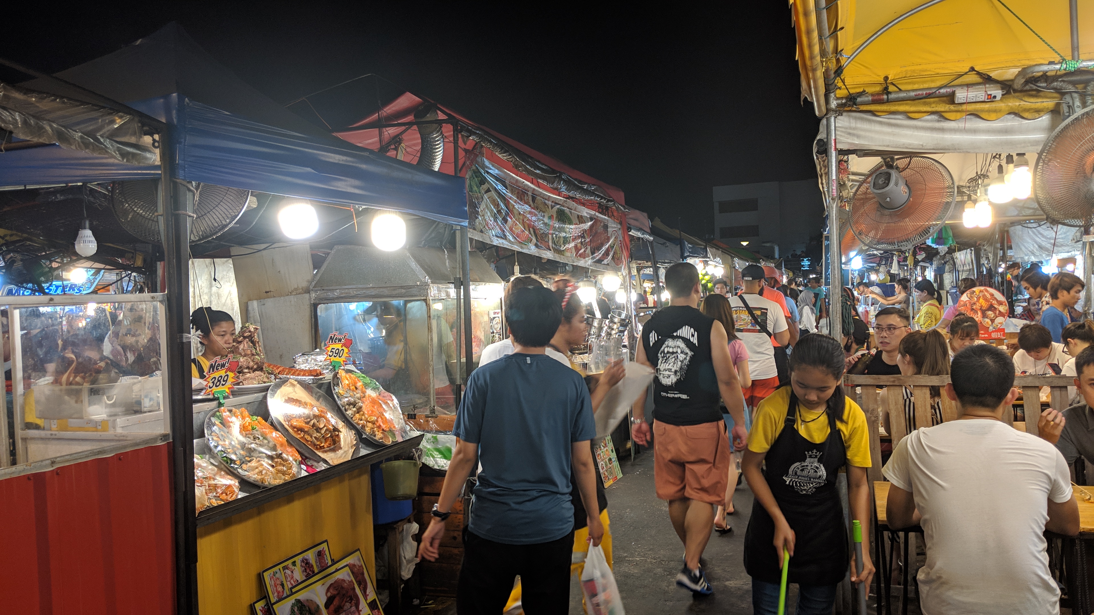 バンコクで夜遊び！フォトジェニックなナイトマーケット