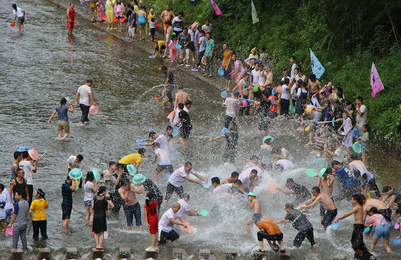 バンコクで水掛け祭り「ソンクラーン」を楽しもう！開催予定日、楽しみ方から注意点