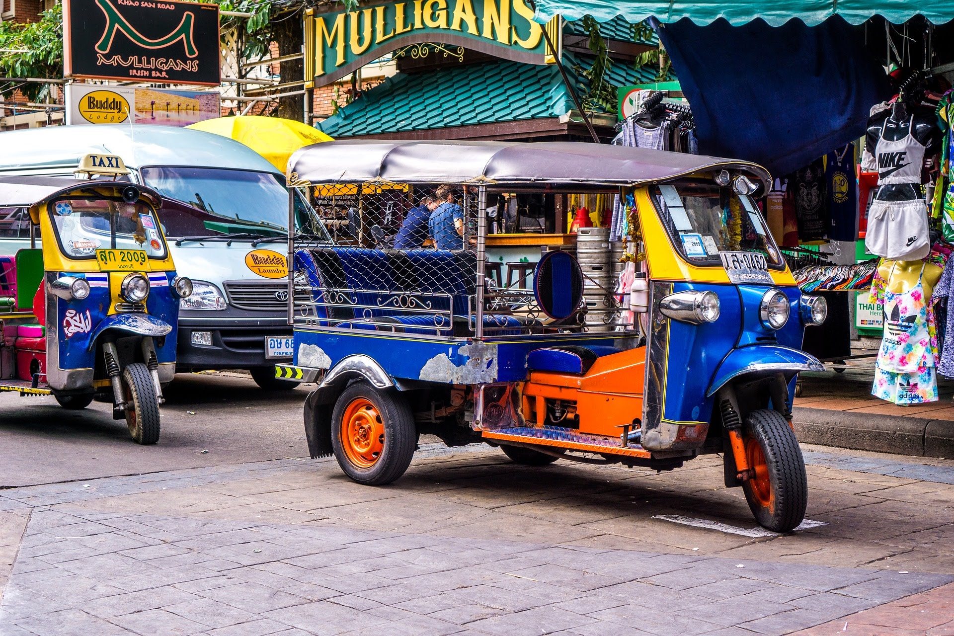 バンコクで使える移動手段 BTS、MRT、タクシー、路線バス、Grab（グラブ）、トゥクトゥク