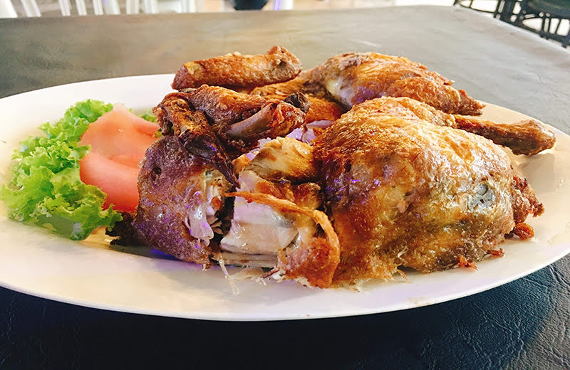 空飛ぶチキンを体験！バンコクの有名レストラン「Kra Thon (Flying Chicken)」
