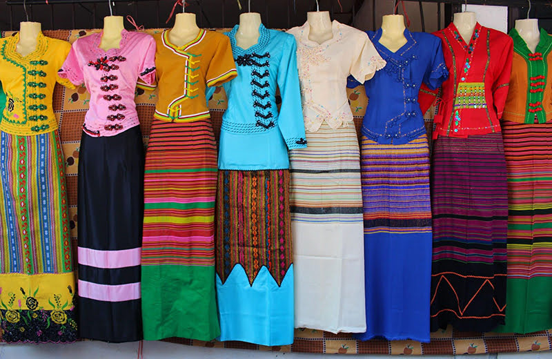 タイの民族衣装 バンコク市内のフォトスタジオ・レンタルショップ