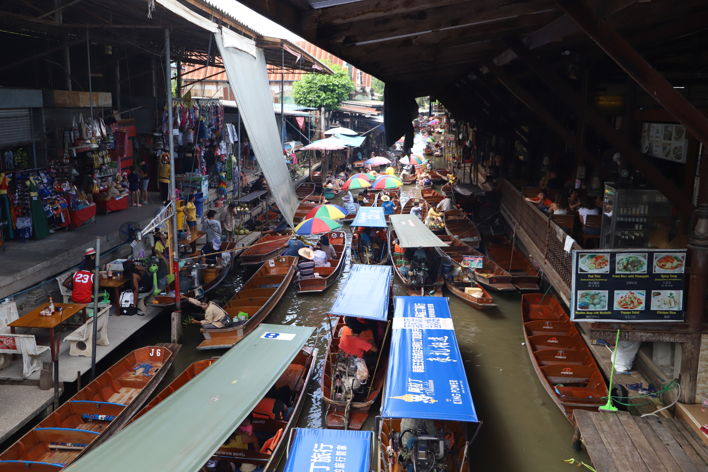 バンコクの有名スポット水上マーケットへ日本語ツアーで行ってきました
