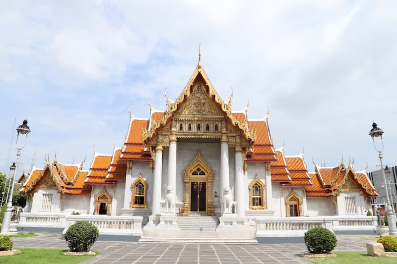 寺院でのマナー　初めてのバンコク旅行でおすすめの定番観光地・料理・注意事項