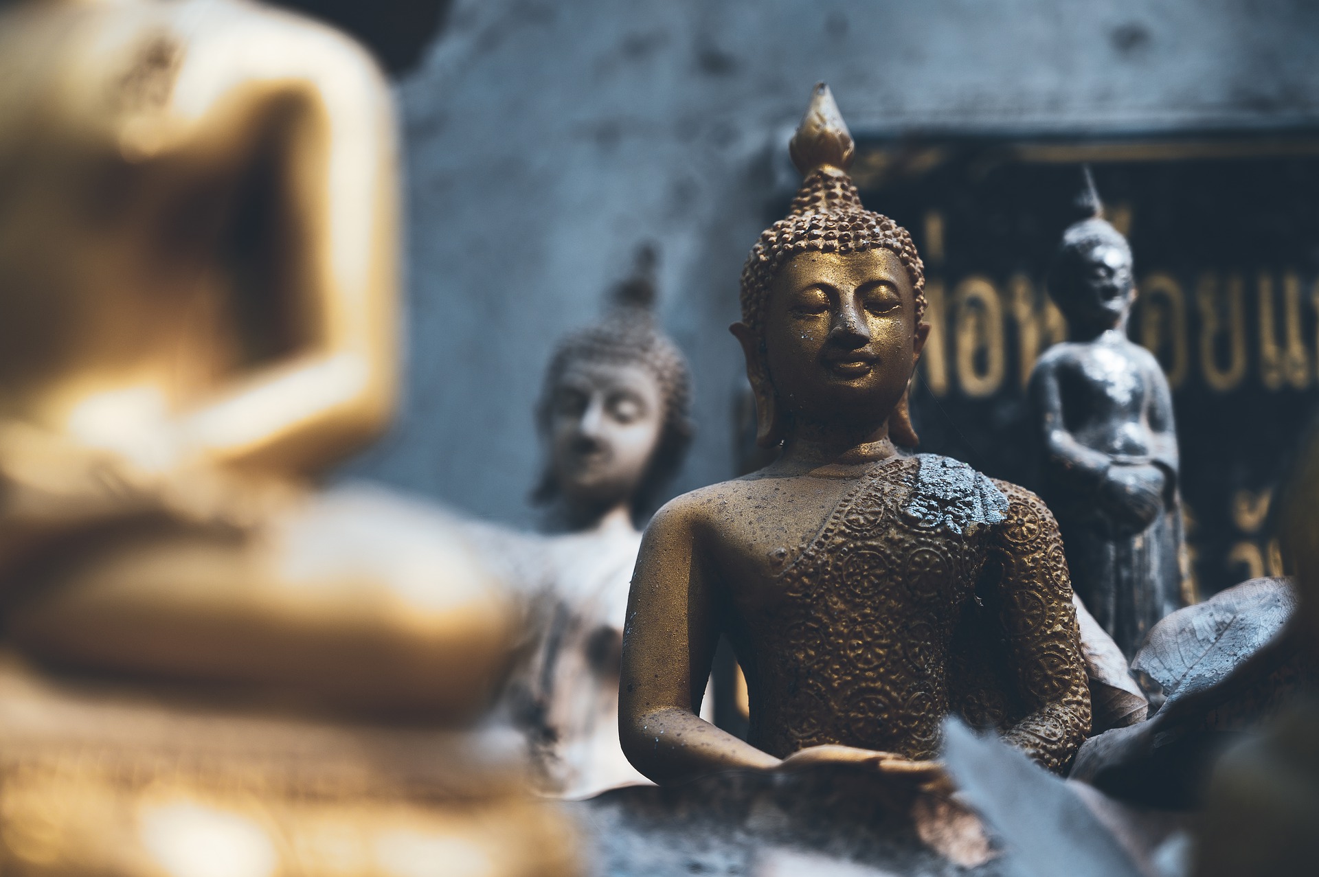 バンコクで瞑想体験ができるお寺(ワット・マハータートユワラートランサリット)